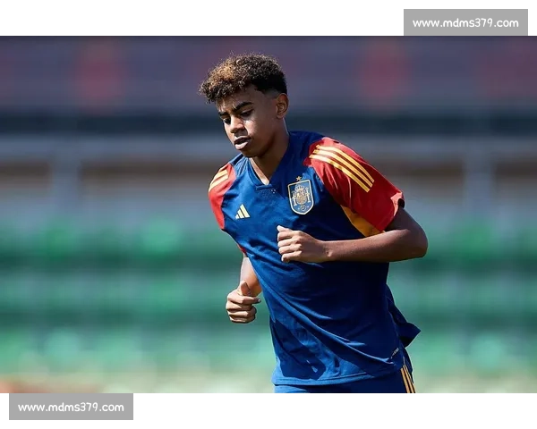 从球童到巨星：亚马尔与 C 罗的时光对话